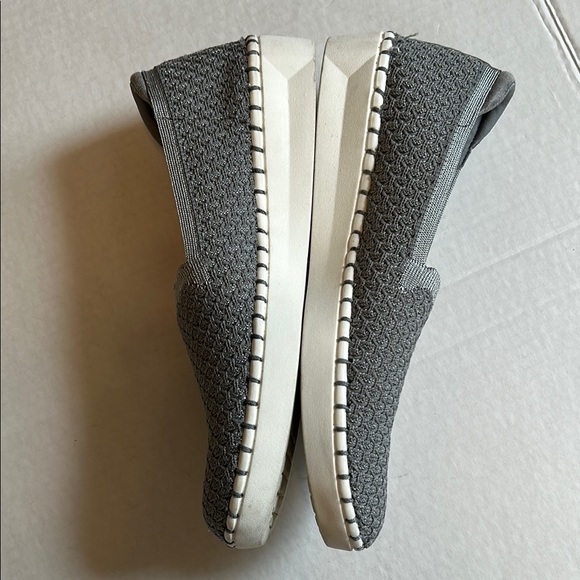 Stylish Gray Slip-On Shoes - Picture 5 of 10